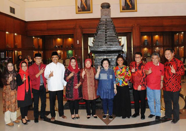 Pengamat: Cara Risma Dukung Gus Ipul-Puti Kelewat Vulgar