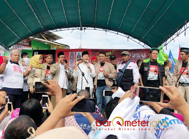 Konvoi Ribuan Buruh Kawal Emil ke Lokasi Kampanye Akbar