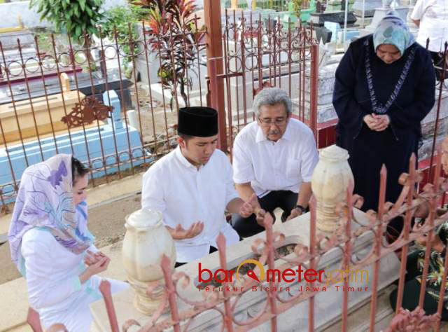 Emil Sungkem Orang Tua dan Ziarah ke Makam Leluhur