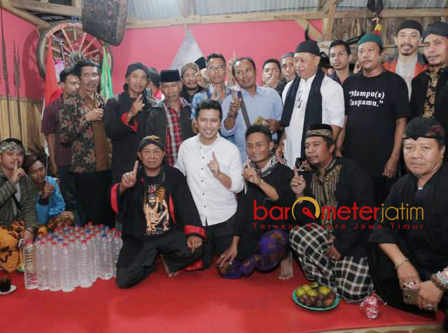 Seniman Pasuruan: Selain Pintar, Emil Bersih dan Santun