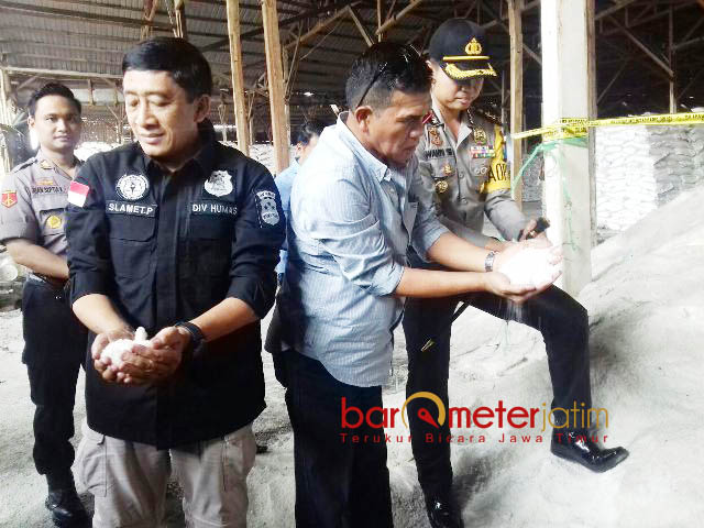 Disegel 2 Gudang Berisi Garam Industri 40 Ribu Ton di Gresik