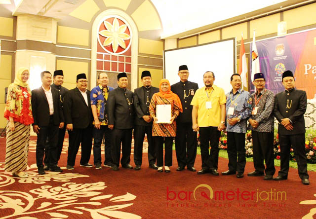 Sah Gubernur Khofifah Hadiahi Gus Ipul-Puti Duren dan Roti