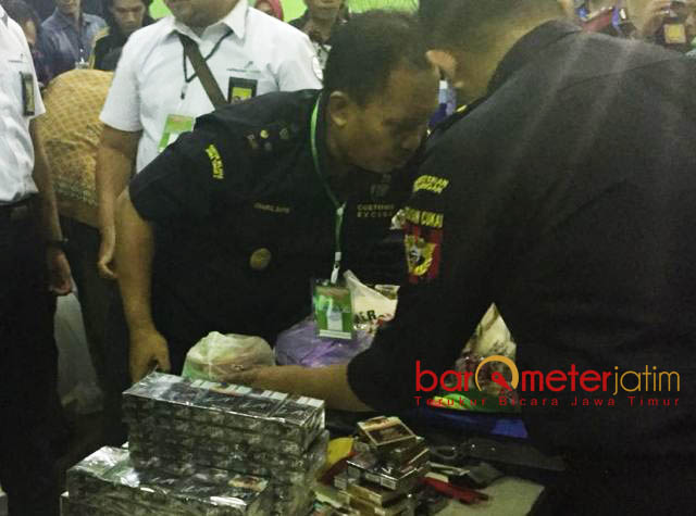 Petugas Bandara Juanda Sita 662 Slop Rokok Milik Calhaj