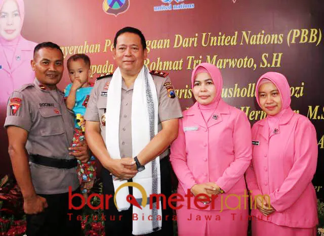 PBB Beri Penghargaan Anggota Brimob Pengasuh 79 Yatim Piatu