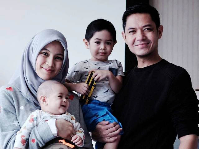 Rumus Dude Harlino Lebih Akrab dengan Buah Hati