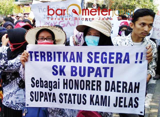 Tuntut Upah Layak, Guru Honorer di Lamongan Demo Bupati