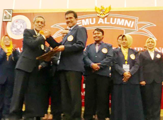 Asman Abnur: Jangan Bawa IKA Unair ke Ranah Politik Praktis