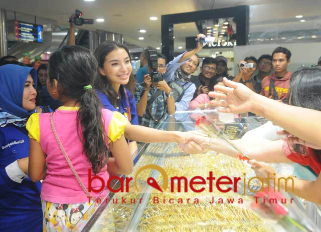 Hari Ibu, Artis Caleg Nasdem Bikin Heboh Pasar Atom