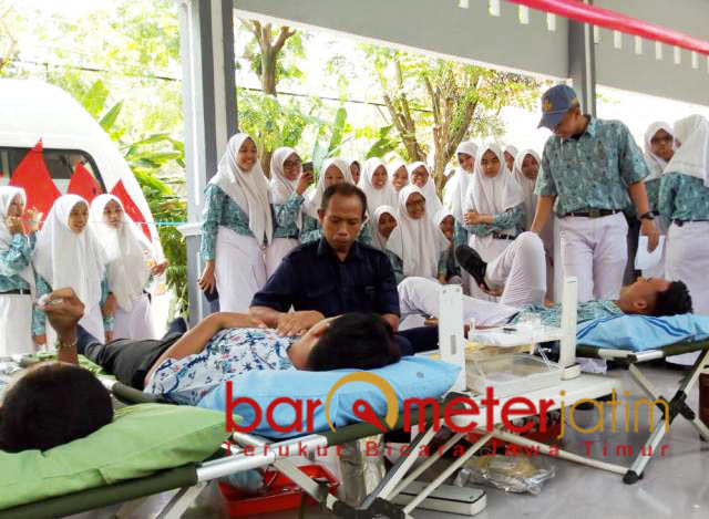 PWI Lamongan Gelar Donor Darah Bareng Ratusan Pelajar