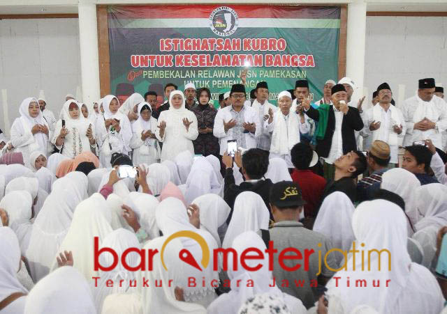 Listrik Padam, Khofifah Ajak Pilih Jokowi Pakai Megafon!