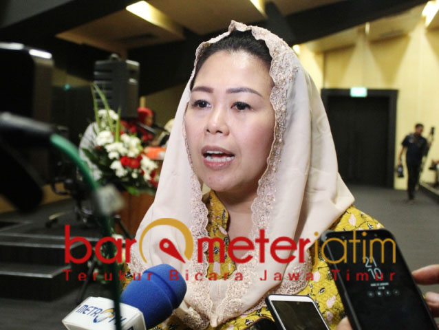 Takut Salam Suroboyoan Eh.. Yenny Wahid Keceplosan juga
