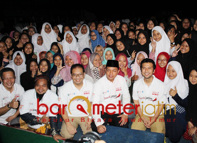 Wagub Emil Gelap-gelapan Tutup Football for Peace di Jombang