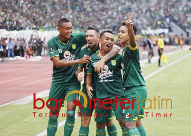Curi 2 Gol di Kandang Persebaya, Arema Buka Peluang Juara