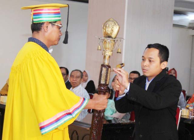 Teliti soal Zakat, Pengasuh Pesantren Raih Gelar Doktor