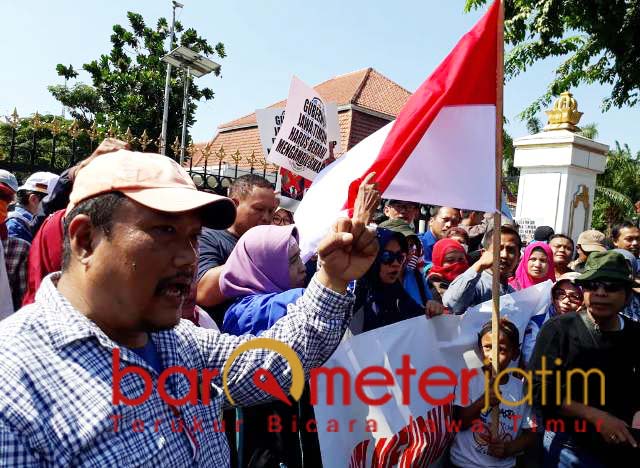 Wali Murid di Surabaya: Jokowi Harus Ganti Mendikbud