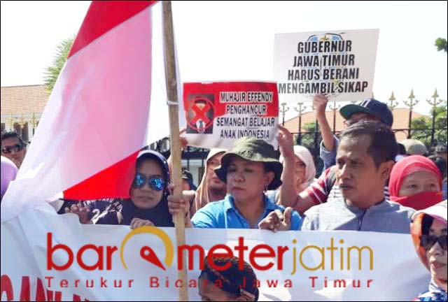 Kebijakan Pusat Khofifah Tak Kuasa Bendung Zonasi PPDB