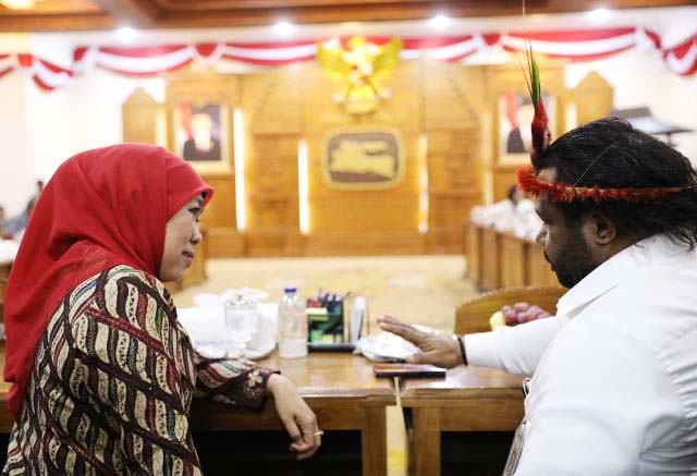 Dijamu Papeda, Lenis Kogoya: Hari Ini Khofifah Mama Papua