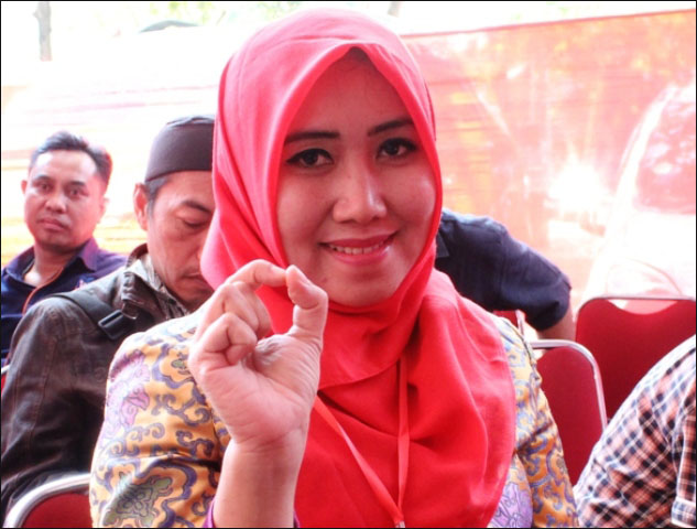 Kejar Rekom Usai PDIP, Keponakan Khofifah Daftar di Nasdem