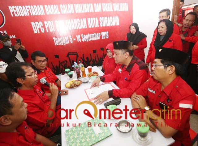 Berpeci Wasiat, Whisnu Daftar Penjaringan Cawali Lewat PDIP