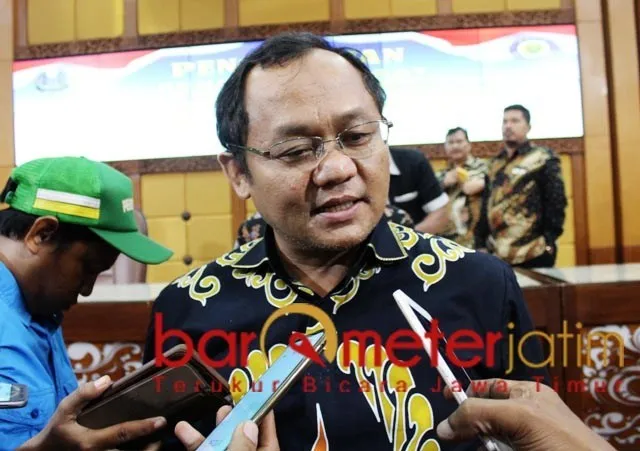 Khofifah Perempuan Langka, Layak Diberi Gelar Doktor HC!