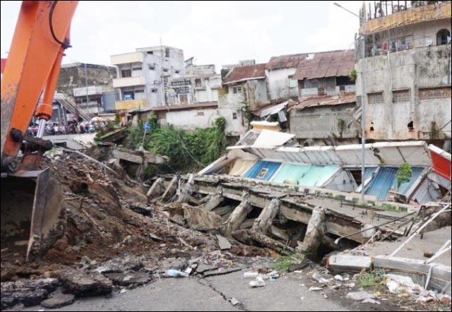 Jalan Ambles di Jember, Ada Anggaran Rp 10 M Tak Terserap