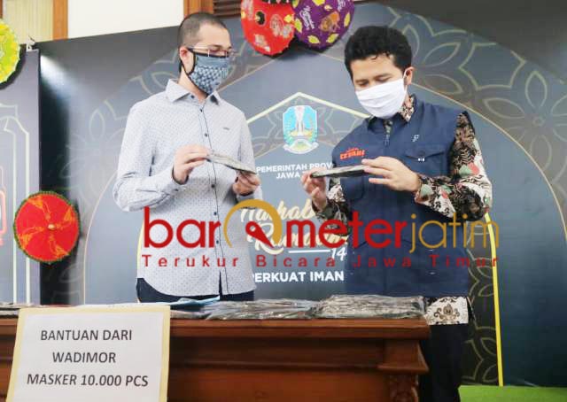 Andil Perangi Corona, Wadimor Bikin Masker dari Kain Sarung