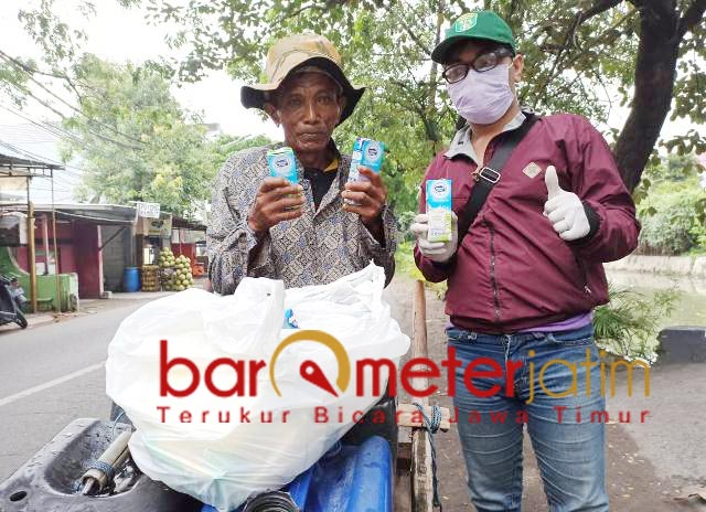 Berbagi Susu Segar, Frisian Flag Bantu Warga Terdampak Corona