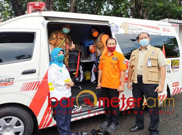 Dapat Bantuan 2 Mobil PCR, Khofifah Gencarkan Tes Swab