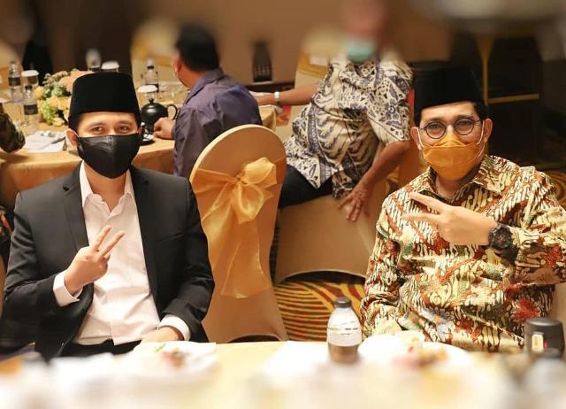 Dua Jari Bareng MA-Mujiaman, Emil Dilaporkan ke Bawaslu
