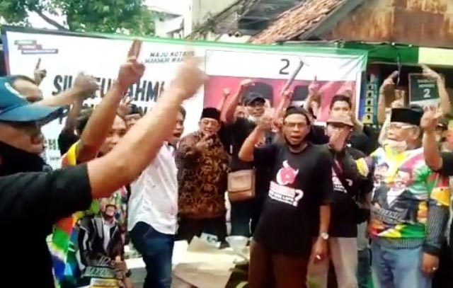 Viral Video Nyanyian Pendukung Machfud “Hancurkan Risma