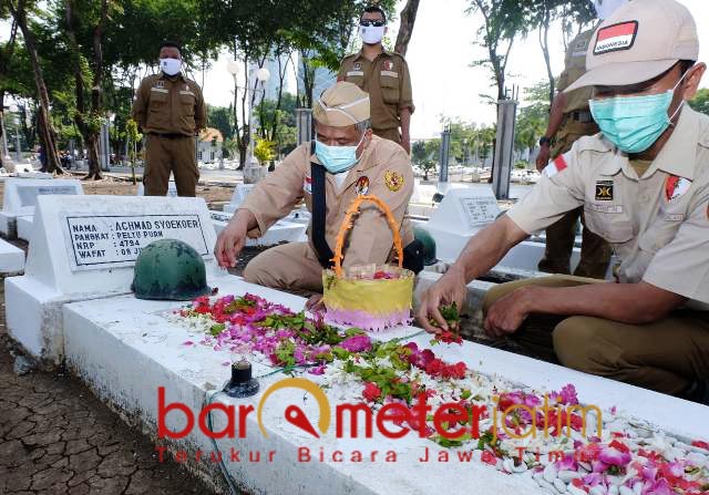 Hari Pahlawan, PKS Jatim Tabur Bunga hingga Napak Tilas