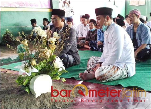 Masa Tenang, Eri Didampingi Istri Ziarahi Makam Pendiri NU