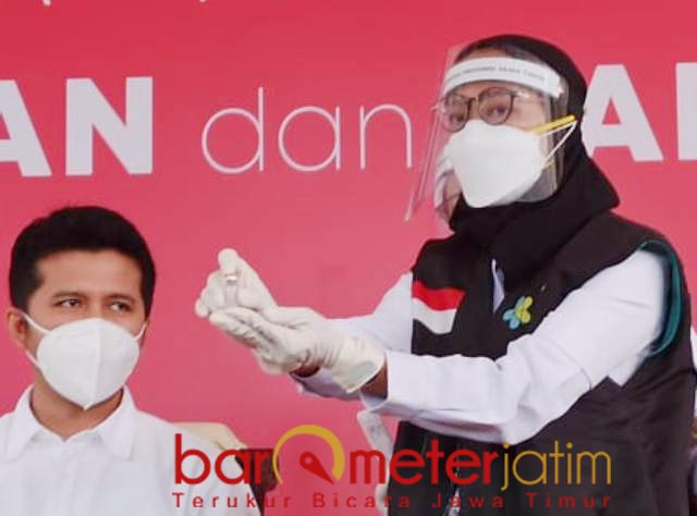 Mengenal Senja Satya, Dokter yang Suntikkan Vaksin ke Emil