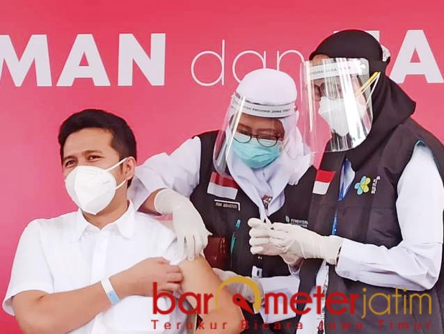 Divaksin Corona Emil Tak Lihat Waktu Disuntik, Kenapa