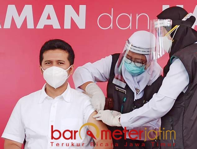 Divaksin Covid-19, Wagub Emil Jadi Orang Pertama di Jatim