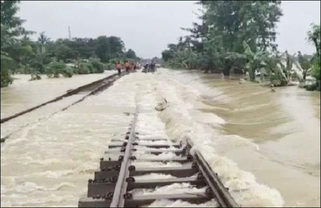 Imbas Banjir, Semua Perjalanan KA Surabaya-Jakarta Dibatalkan