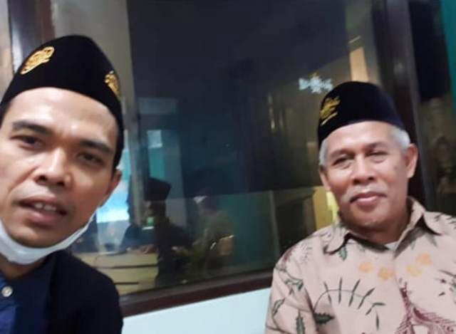 Temui Kiai NU Jatim, Buka Peci, UAS Minta Ditiup Ubun-ubunnya