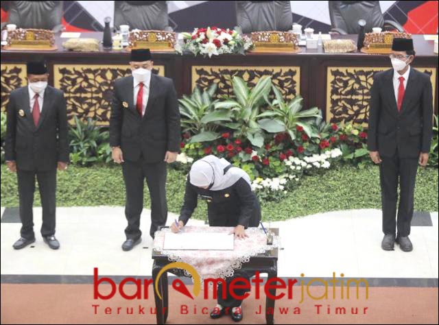 AKI-AKB Disorot Khofifah, Ketua DPRD Surabaya Angkat Bicara