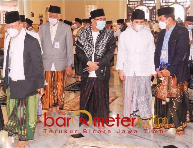 Shalat Id di Masjid Al Akbar, Sadad Kenakan Serban Palestina