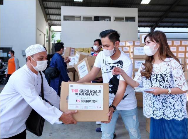 Sambut Idul Fitri, Juragan 99 Beri THR untuk 500 Guru Ngaji