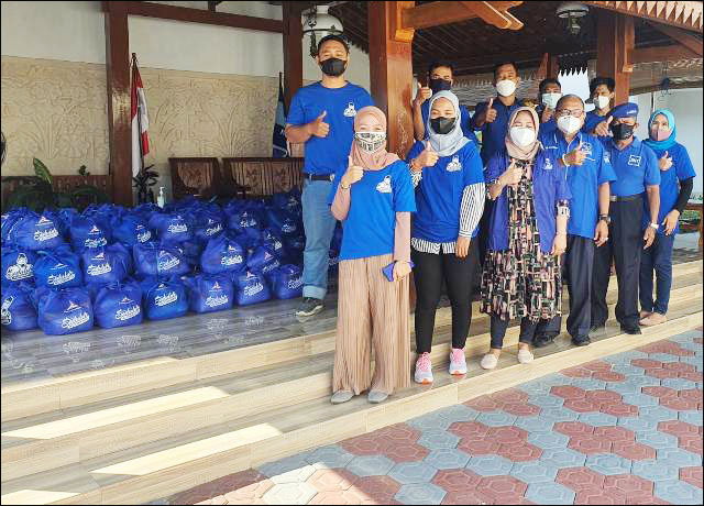 Kondisi Sulit, Fraksi Demokrat Bagi Sembako di Seluruh Jatim