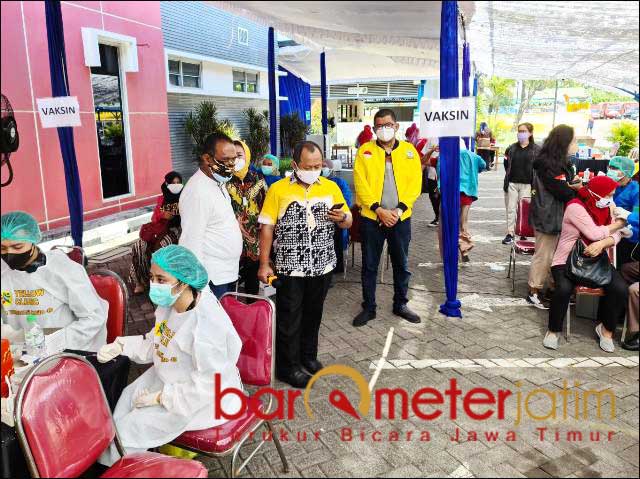 Tinjau Vaksinasi Buruh, Ketua Golkar Jatim Beri Apresiasi