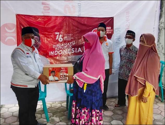 Roadshow Kemerdekaan, PKS Jatim Bagi-bagi Paket Sembako