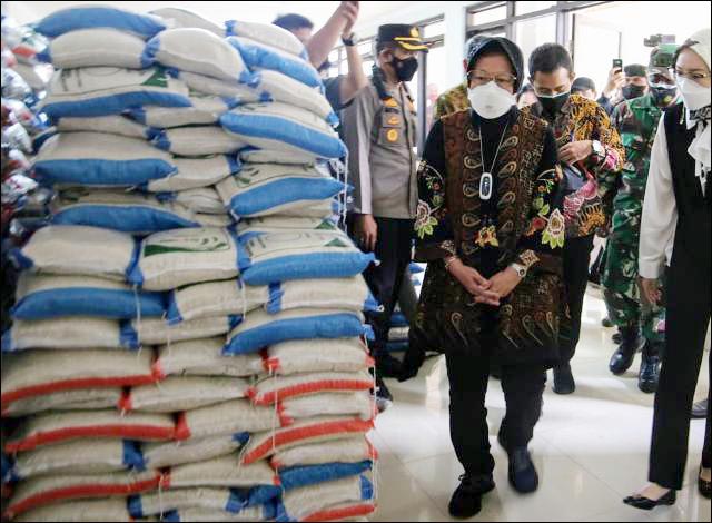 Risma: Beras Rusak Volumenya Kecil, Langsung Diganti Baru