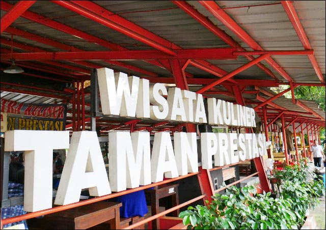 Covid-19 di Surabaya Melandai, Omzet Pedagang Mulai Naik