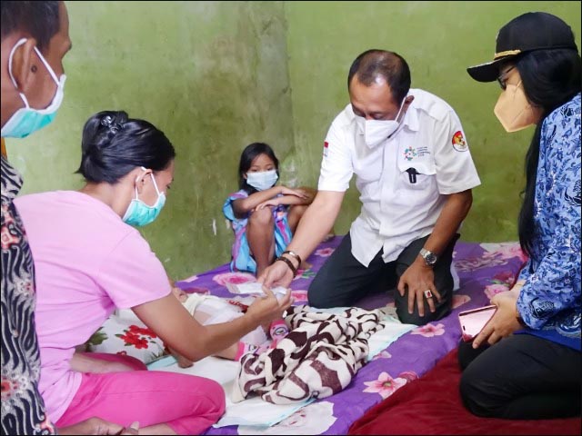 Jenguk Bayi Hidrosefalus, Armuji Janjikan Rusun dan Jamkes