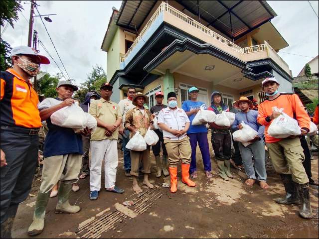 Gerak Cepat PKS Jatim Bantu Tangani Korban Banjir Batu