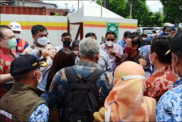 Sidak Proyek SPBU Diadang, DPRD Surabaya Dobrak Pagar