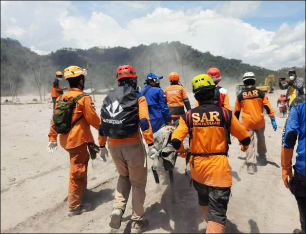 Pakai Motor, BMH Kirim Bantuan hingga Dusun Terdekat Semeru