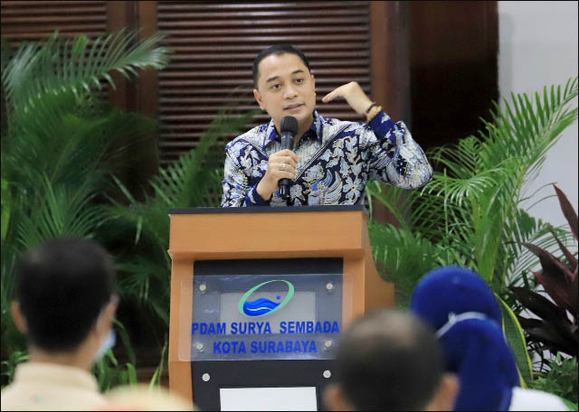 Masih Ada Wilayah di Surabaya Tak Teraliri Air, Eri Sentil PDAM